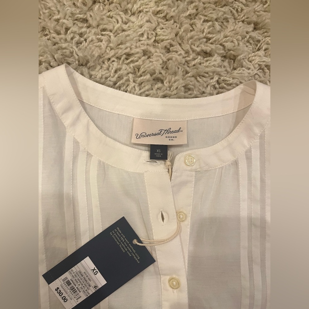 NWT Universal Thread Cream beautiful pintuck Wome… - image 4